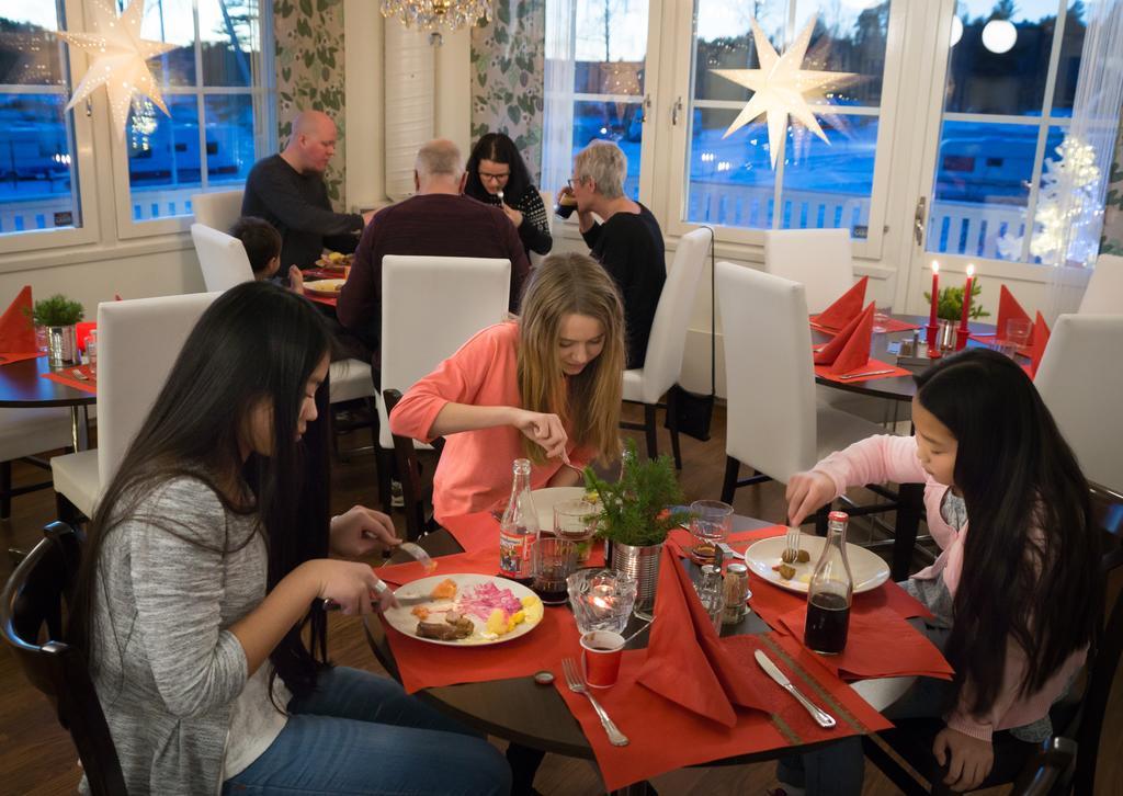 Sikfors Konferens&Fritidsby Hotel Vargbacken Bagian luar foto
